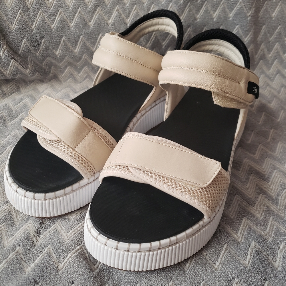 Cougar Beige sandals